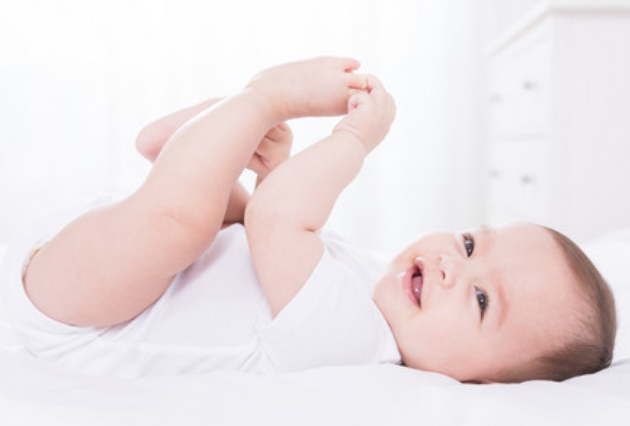 婴儿多动症的表现症状有哪些？